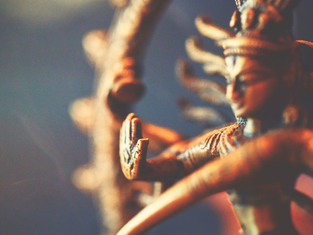 Een bronzen beeldje van dansende Shiva